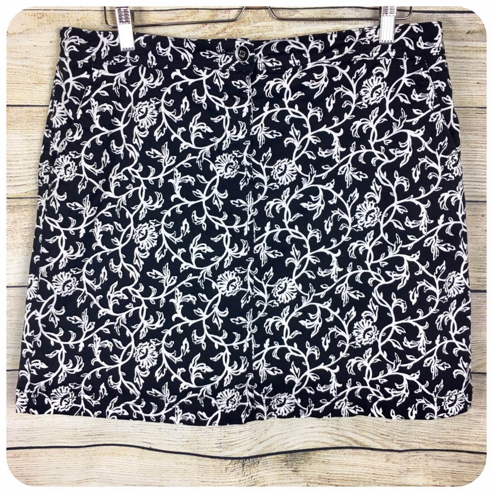 Karen Scott Black & White Floral Skort S: 12